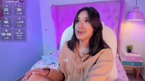 Sophie  online show from September 27, 2025, 9:42 pm