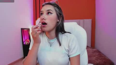 Sophie  online show from November 8, 2025, 7:12 pm