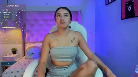 Sophie  online show from February 23, 2026, 7:33 pm