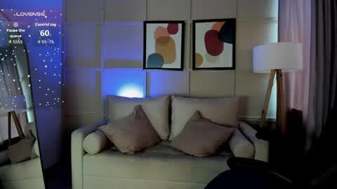 Sophie  online show from June 6, 2026, 7:40 pm