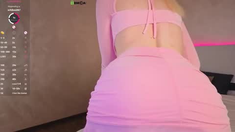 Snapshot of _sophielov chatting on October 1, 2025, 7:58 am Sophie online show from October 1, 2025, 7:58 am