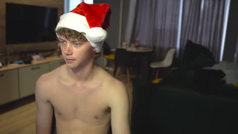 OLIVERpvt is open online show from December 26, 2024, 6:19 am