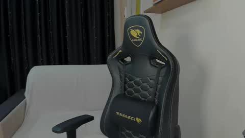 MARKPVT IS OPEN online show from December 19, 2025, 3:35 am