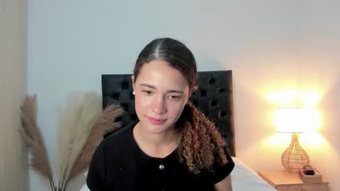 Sussi online show from September 19, 2025, 1:23 pm