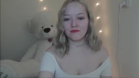 _sweet_smile_ online show from February 11, 2026, 8:14 pm