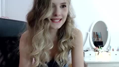 _sweettreat online show from March 2, 2025, 10:59 pm