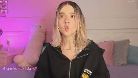 _tammarra_ online show from October 11, 2025, 5:22 pm