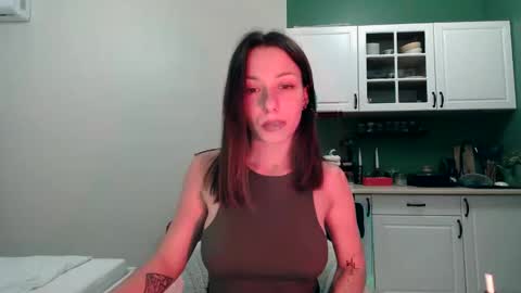 Mia online show from April 5, 2026, 6:05 pm