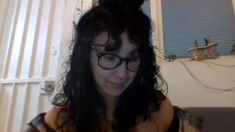 Snapshot of _tutti_frutti_ chatting on January 3, 2025, 6:33 am _tutti_frutti_ online show from January 3, 2025, 6:33 am