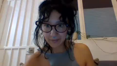 Snapshot of _tutti_frutti_ chatting on March 5, 2025, 5:29 am _tutti_frutti_ online show from March 5, 2025, 5:29 am