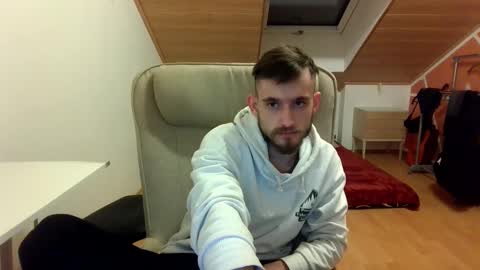 Snapshot of _v_l_a_d_ chatting on February 2, 2025, 7:14 pm Vlad online show from February 2, 2025, 7:14 pm
