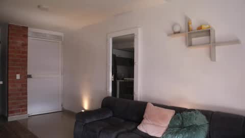 Anastasia Vahos online show from October 19, 2025, 5:13 pm