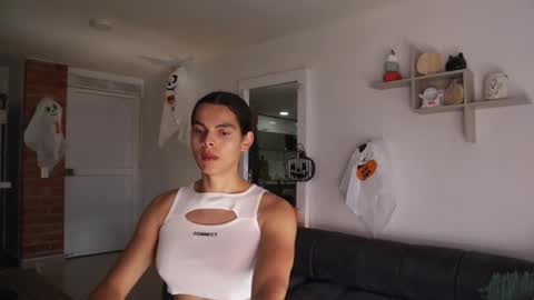 Anastasia Vahos online show from October 29, 2025, 5:25 pm