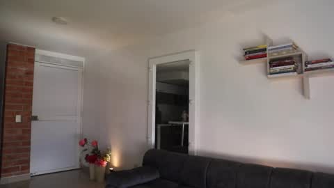 Anastasia Vahos online show from November 7, 2025, 5:46 pm