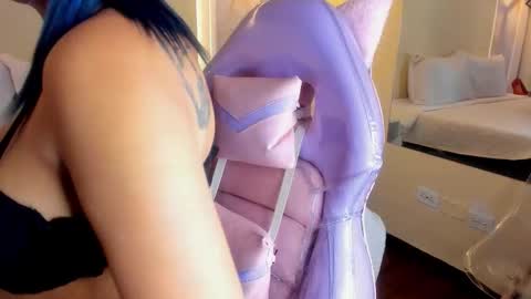 _valeryboobs_ online show from November 13, 2025, 12:26 pm