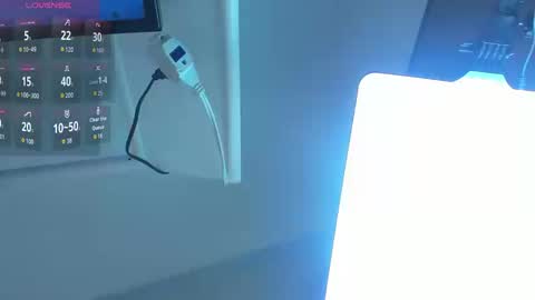 _vanie online show from September 18, 2025, 4:25 am