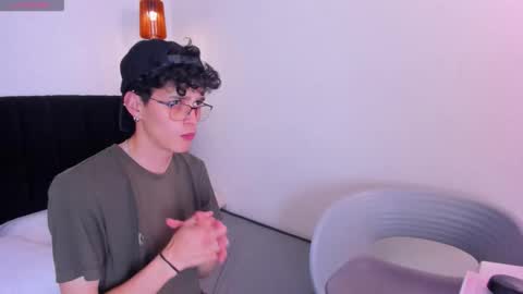 _vanie online show from September 20, 2025, 2:56 am