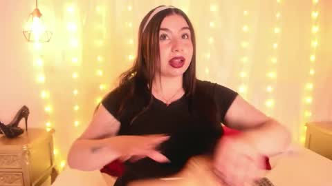 Karina online show from October 28, 2025, 1:25 pm