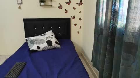 Snapshot of _victoriia_971 chatting on February 24, 2025, 12:26 pm _victoriia_971 online show from February 24, 2025, 12:26 pm