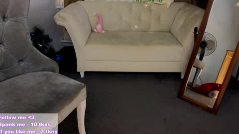 Violet online show from December 15, 2024, 3:13 am