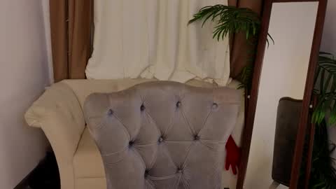 Violet online show from February 12, 2025, 8:40 pm