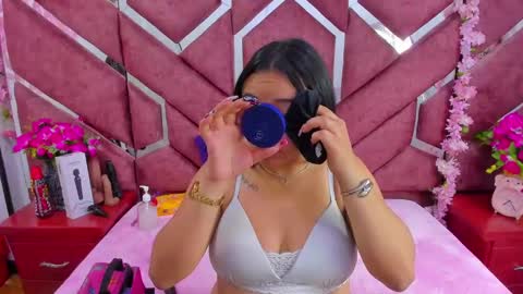 Snapshot of _violeta18_ chatting on October 21, 2025, 3:07 am _violeta18_ online show from October 21, 2025, 3:07 am