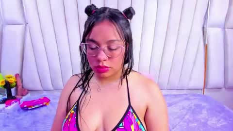 Snapshot of _violeta18_ chatting on November 7, 2025, 3:17 am _violeta18_ online show from November 7, 2025, 3:17 am