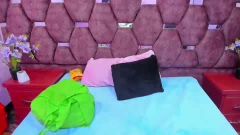 Snapshot of _violeta18_ chatting on November 11, 2025, 2:55 am _violeta18_ online show from November 11, 2025, 2:55 am