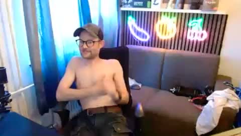 _whoisthatguy_ online show from June 20, 2026, 2:09 pm