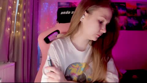 Enni online show from January 12, 2025, 8:04 am