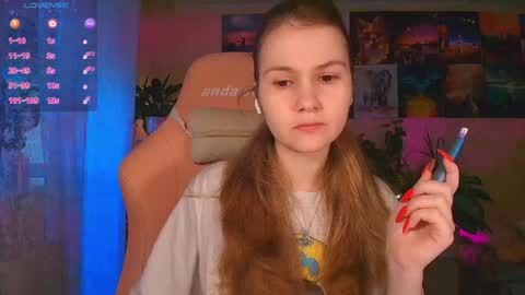 Enni online show from November 19, 2025, 8:03 am