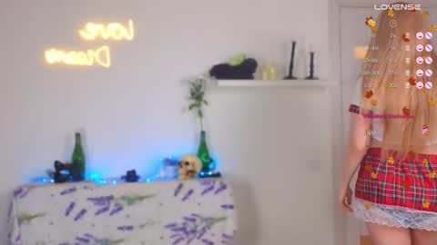 Snapshot of _yourfoxy_ chatting on October 27, 2025, 11:47 am LITTLE FOX online show from October 27, 2025, 11:47 am