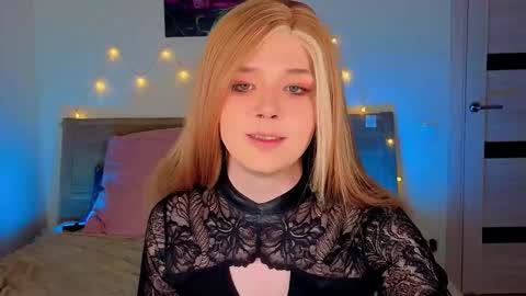 LITTLE FOX online show from January 18, 2026, 3:16 pm