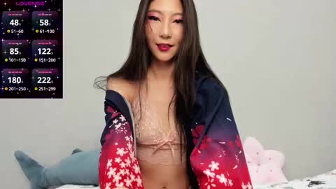 Snapshot of _yuriko chatting on November 14, 2025, 12:53 am Mia online show from November 14, 2025, 12:53 am