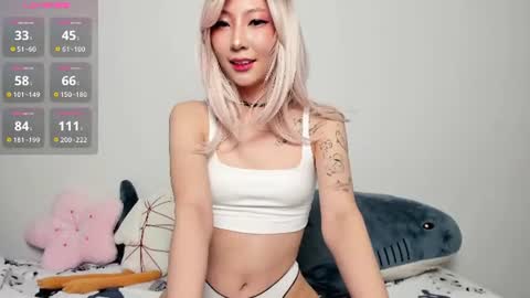 Snapshot of _yuriko chatting on June 9, 2026, 11:27 pm Mia online show from June 9, 2026, 11:27 pm