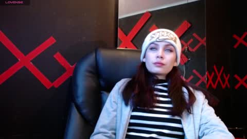 Yuyi online show from January 14, 2025, 11:10 am