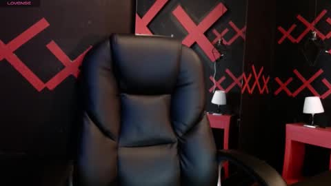 Yuyi online show from February 11, 2025, 11:10 am