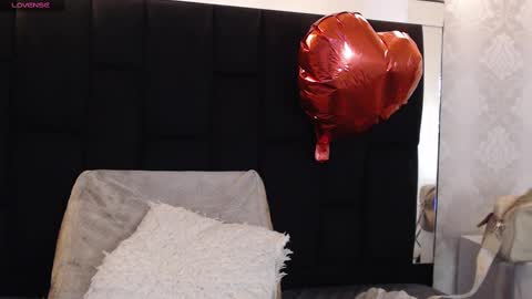 Yuyi online show from February 16, 2025, 5:26 pm