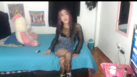 _zasha_18 online show from November 17, 2025, 6:19 am