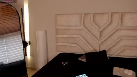 Zoe  online show from July 16, 2026, 1:06 pm
