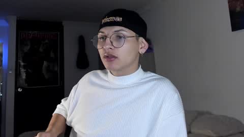Snapshot of a_lejandro_08 chatting on December 26, 2024, 8:18 am alejo online show from December 26, 2024, 8:18 am