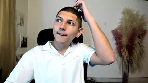 Snapshot of a_lejandro_0_8 chatting on March 8, 2026, 12:31 pm a_lejandro_0_8 online show from March 8, 2026, 12:31 pm