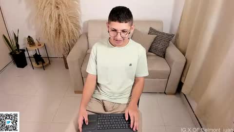 a_lejandro_0_8 online show from April 28, 2026, 6:29 am