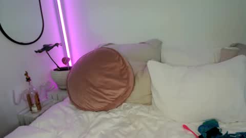 Snapshot of aaliyahlayla chatting on January 19, 2025, 2:36 am Aaliyahlayla online show from January 19, 2025, 2:36 am