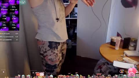 Snapshot of aamazingjoi chatting on February 15, 2025, 10:33 am Katie online show from February 15, 2025, 10:33 am