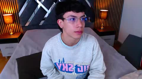 Snapshot of aaron_blink1 chatting on October 6, 2025, 12:57 pm Aaron online show from October 6, 2025, 12:57 pm