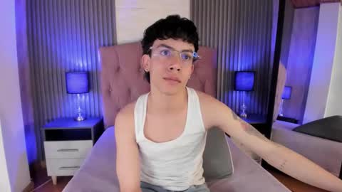 Snapshot of aaron_blink1 chatting on October 13, 2025, 2:06 pm Aaron online show from October 13, 2025, 2:06 pm