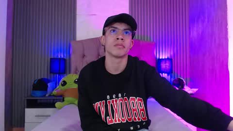 Snapshot of aaron_blink1 chatting on November 3, 2025, 2:07 pm Aaron online show from November 3, 2025, 2:07 pm