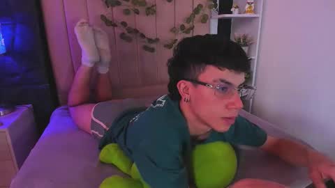 Snapshot of aaron_blink1 chatting on November 6, 2025, 3:46 pm Aaron online show from November 6, 2025, 3:46 pm