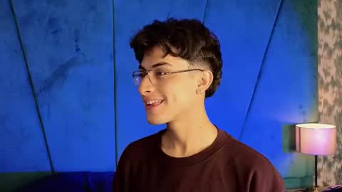 Snapshot of aaron_eze chatting on October 5, 2025, 9:13 pm Aaron Ezequiel online show from October 5, 2025, 9:13 pm